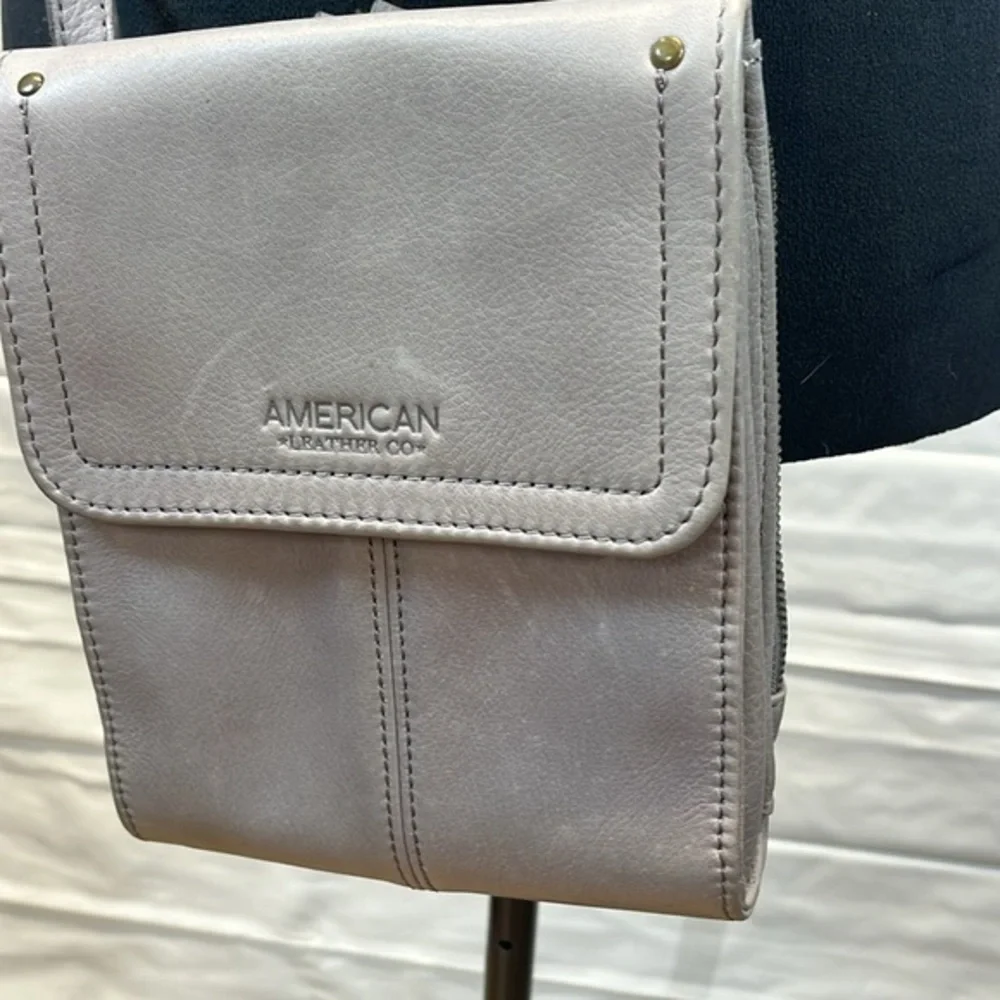 American leather‎ Co. Gray Small Duel Compartment Genuine Leather Crossbody NWOT